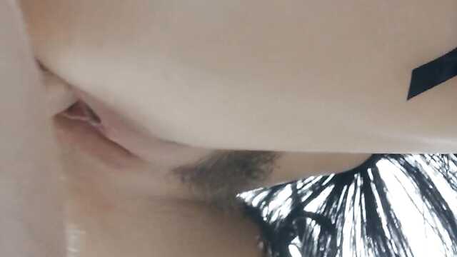 Une fessée avec un fouet et a obtenu un tronc dans le cul