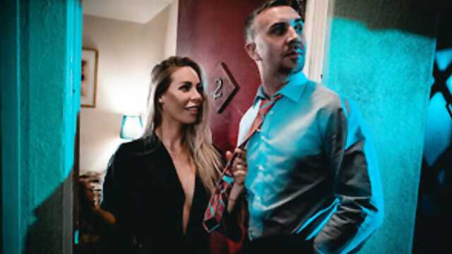 Auf den penis von einer großen Blondine geschraubt