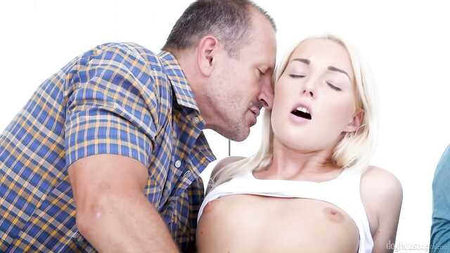 Zdjęli i zerżnęli młode blondynki