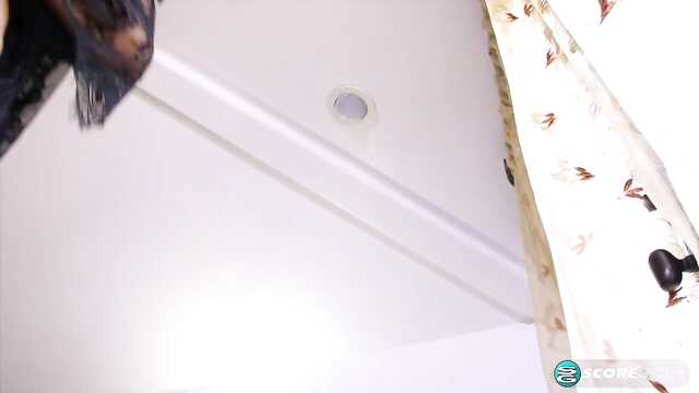 Dwóch kolegów Klapsy kutasami w dziurach busty