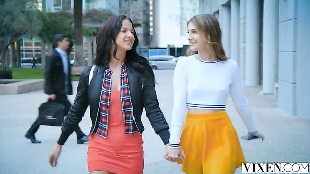 Проникновение: Лесбиянка в трусах