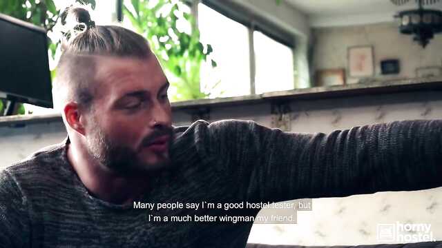 Двое изменяют грудастой блондинке.