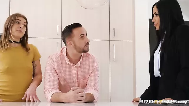 Әйелін әдемі брюнеткамен алдады