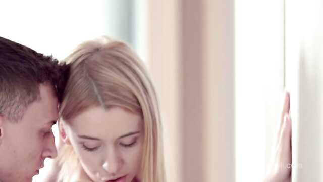 Hermosa rubia sexo con un poderoso socio polla