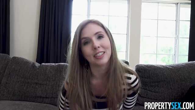 Braunhaarige in Ihre haarige Muschi gefickt