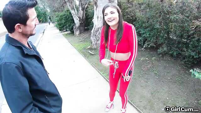 Podwiózł młodą kobietę i przeleciał jak mógł