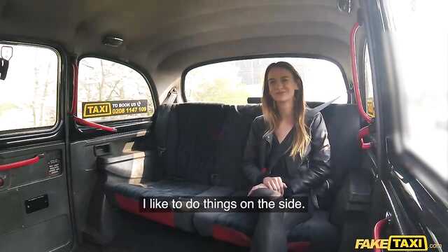 Пассажир позволил себе нецензурное поведение в такси