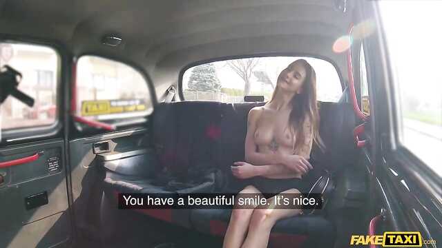 Пассажир позволил себе нецензурное поведение в такси