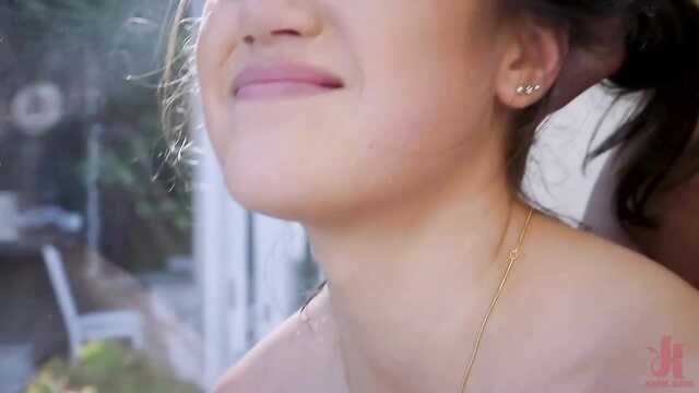 Две девицы связаны и трахнуты в попку.