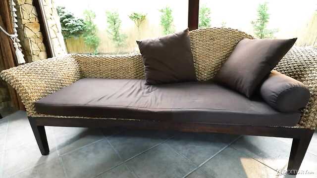 Na stole wcisnął kutasa w dupsko crastoke