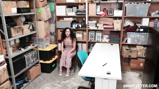 Perwersyjna dała skorupiakiem nieznajomego na zapleczu