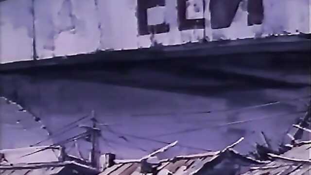 Тентакли присосались к хрупкой азиатке.