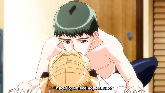 Ręczna robota płynnie przechodzi w prawdziwy seks z blondynką