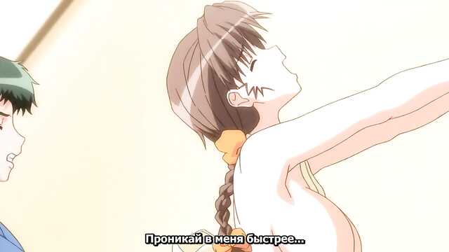 Ręczna robota płynnie przechodzi w prawdziwy seks z blondynką