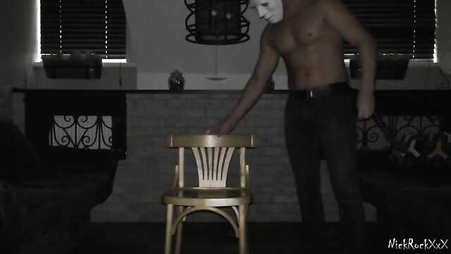 Оральный секс с молодой блондинкой, находящейся в ошейнике.