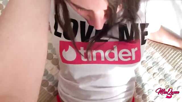 Горячая девушка: прыжок на член.