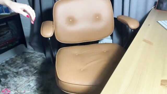 Миленькая подружка қабылдайды ұрық арналған қырынған лобок