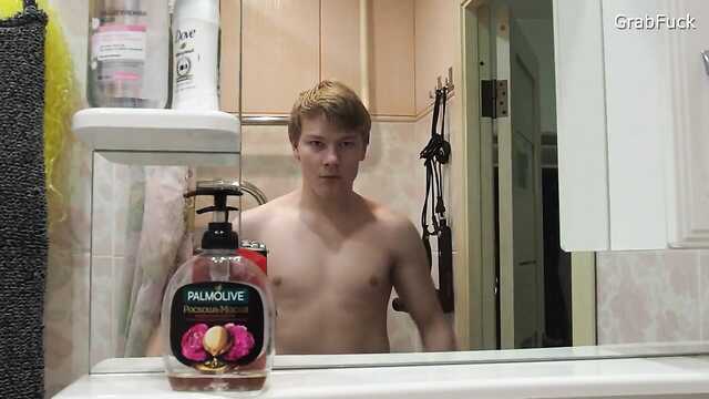 Наслаждайся видом развратной голубоволосой девушки!