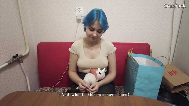 Наслаждайся видом развратной голубоволосой девушки!