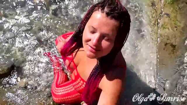 Namorada com dreadlocks na praia fodendo com um amigo