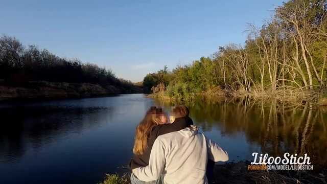 Para kochanków na łonie natury zabawia się i spuszcza z pochwy