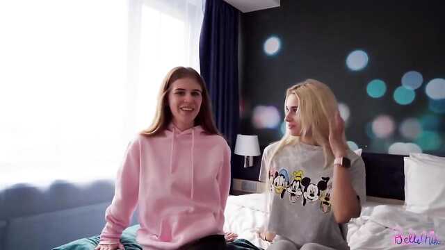 Девушка приглашает анальный секс в постели