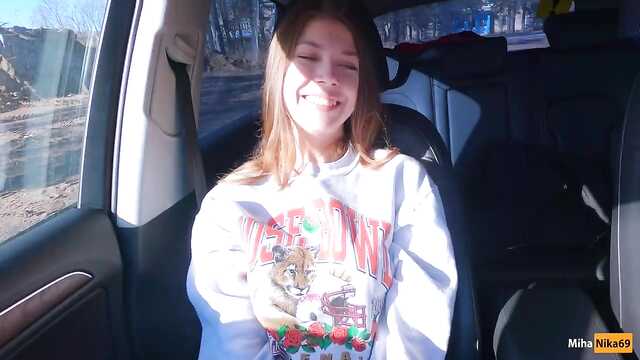 Towarzysz podróży zgadza się na gardłowym robieniem laski za pieniądze na kamery