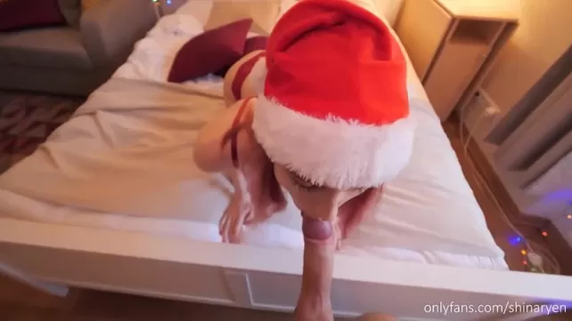 Жаңа жылдық азғындық қызыл қыз және оның жас жігіті