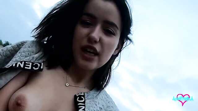 Piknik na łonie natury zamienił się w słodki seks w cipkę