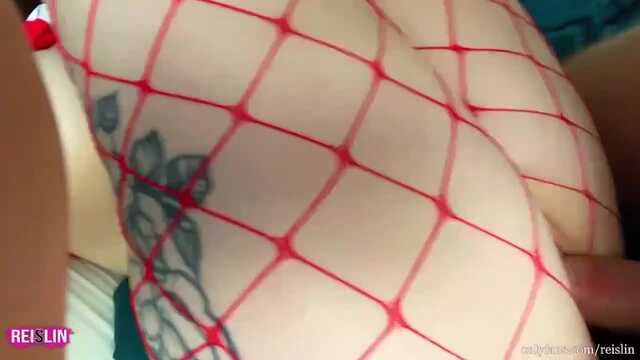 Очарование в красных колготках и топике: готов для порки