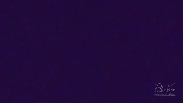 Лонгноволосая және нәзік қыз леггинстер ұнатады секс