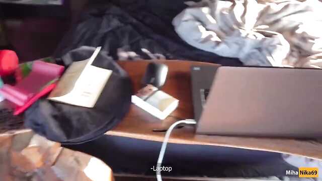 Cutie po Loda przyjmuje spermę Na twarz