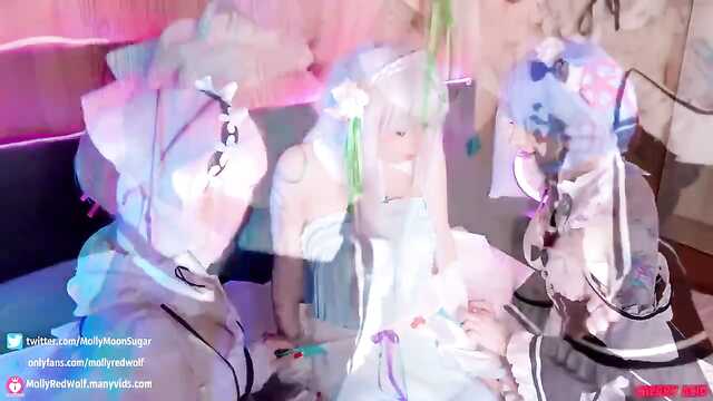 Девушки мастурбируют и делают лесби-косплей