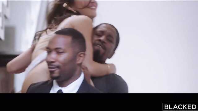 Несколько негров совершили тяжкое изнасилование.