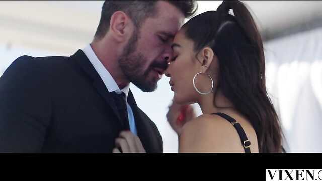 A rich girl got herself a gentleman with a suitable penis