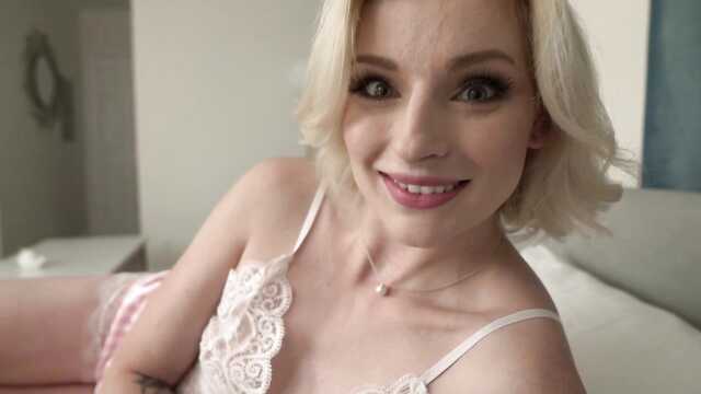 Жена возбудила супруга: минет с плоскими сиськами.