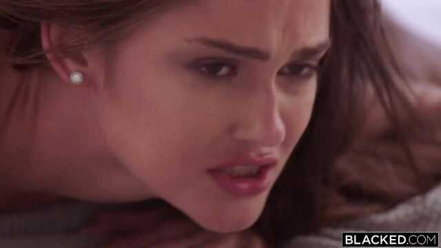 Modelo quer ser enforcada na cama