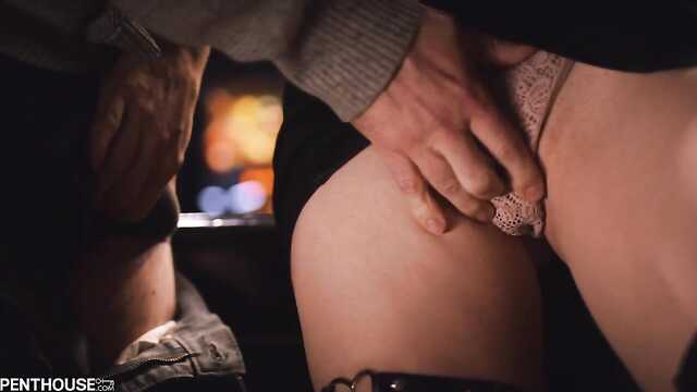 Persuadido pelirroja para el sexo rápido recta en la mesa de Billar