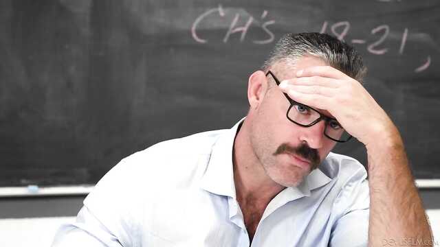 Ыстық студент киіп юбка соблазнила оқытушы