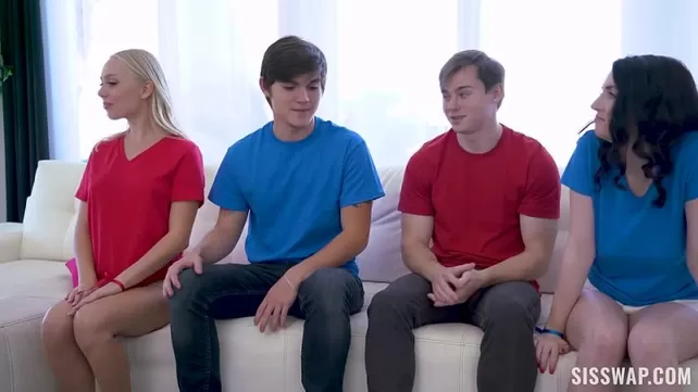 Sexo em grupo de duas meninas e seus namorados