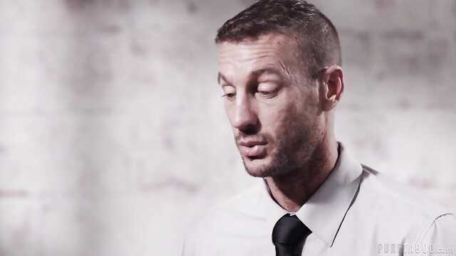 Оргазм для студентки: искушение опытным.