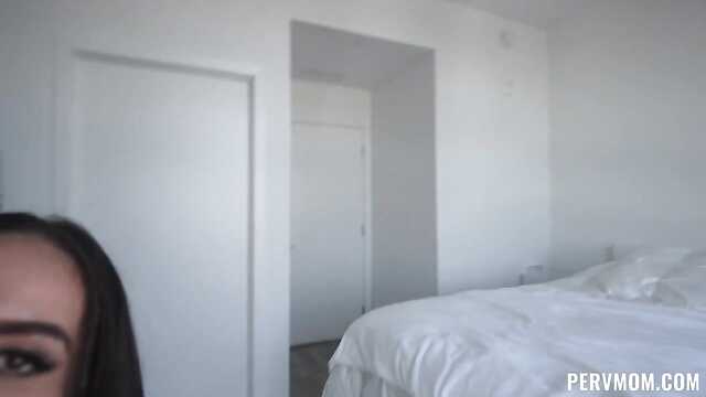 Пухлая Милфа: Акробатика На Члене!