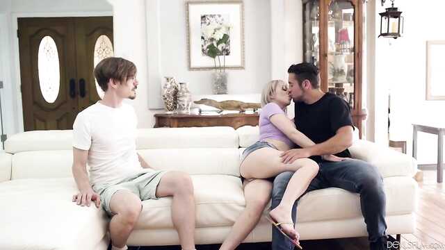 Сексвайф и любовник прямо перед мужем-куклоделом.