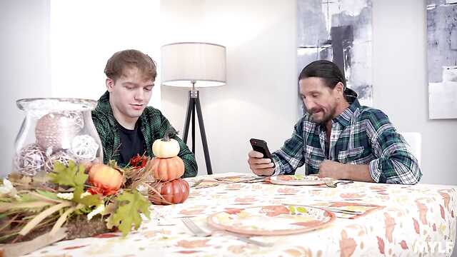 Quente trio maduro e dois amantes