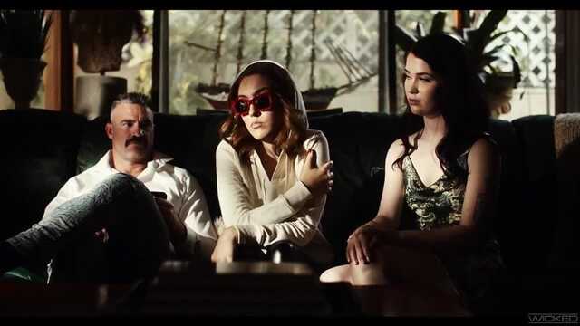 Hermoso y caliente sexo con una delgada morena