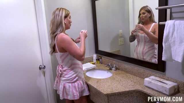 Большие дойки милфы: оргазм от любовника.