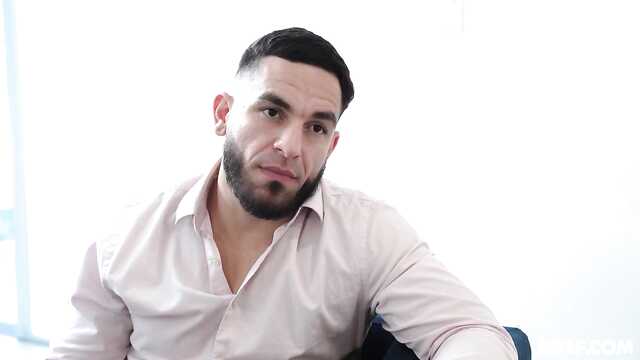 Сладкая милфа достигает оргазма от сосков.