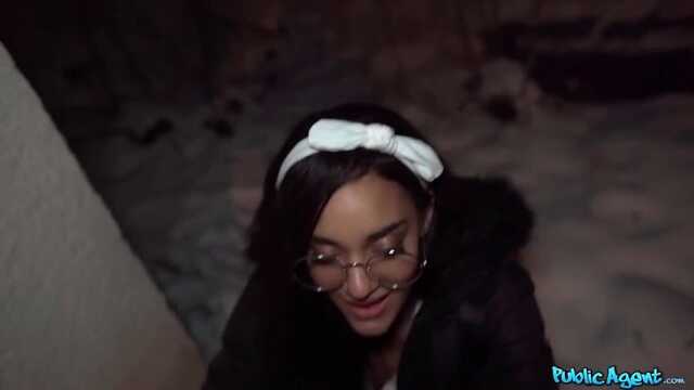 The pick-up guy met a Latina with glasses and fucked her in the laundry