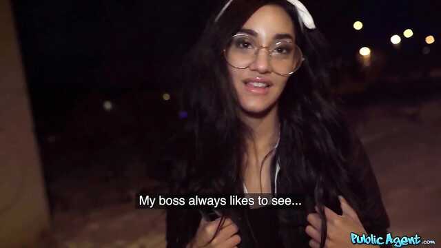 The pick-up guy met a Latina with glasses and fucked her in the laundry