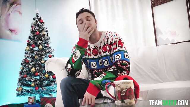 Новый год с жгучей дьяволицей: секс без ограничений.